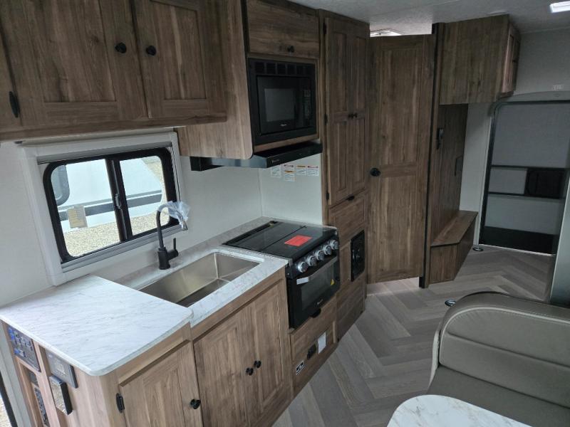 2025 Coachmen Cross Trail XL 22XG, $ 95,990