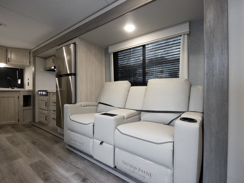 2025 Coachmen Catalina Summit Series 8 221MKE, $ 35,505