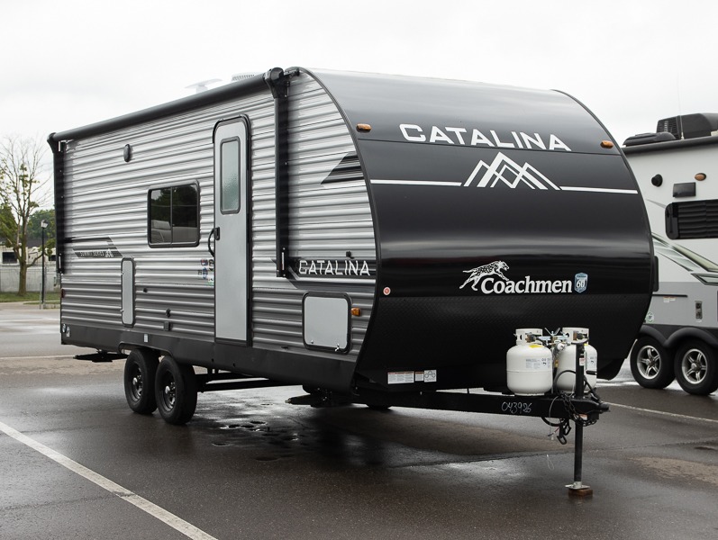 2025 Coachmen Catalina Summit Series 8 221MKE, $ 35,505