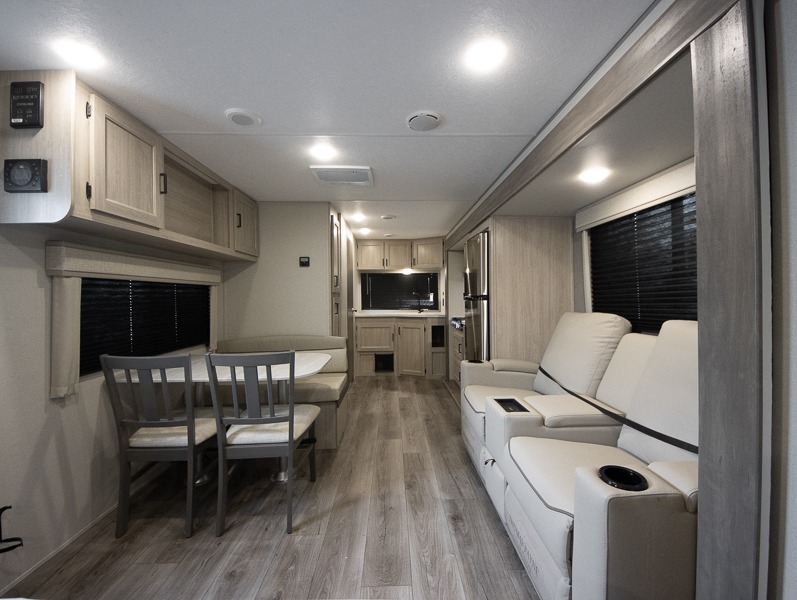 2025 Coachmen Catalina Summit Series 8 221MKE, $ 35,505