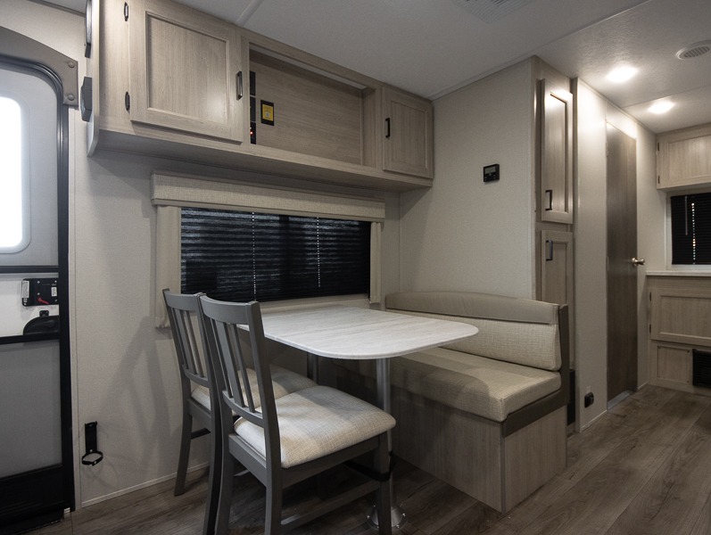 2025 Coachmen Catalina Summit Series 8 221MKE, $ 35,505