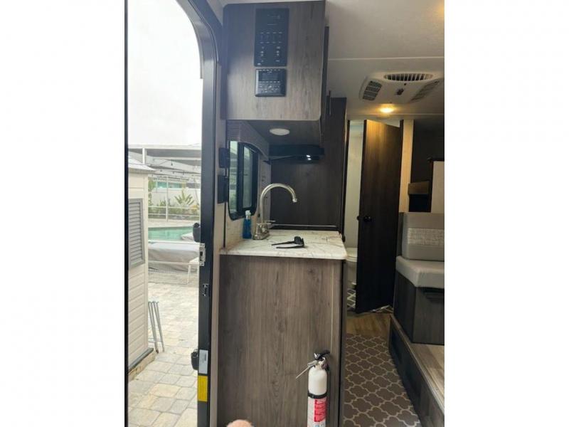 2022 Coachmen Clipper Ultra-Lite (Single Axle) 17B, $ 15,500
