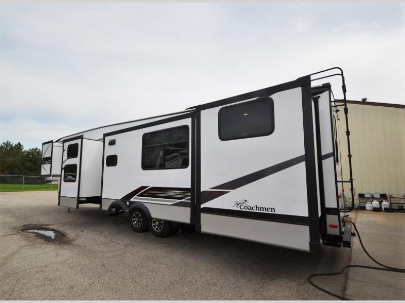 2022 Coachmen Chaparral 373MBRB, $ 69,990