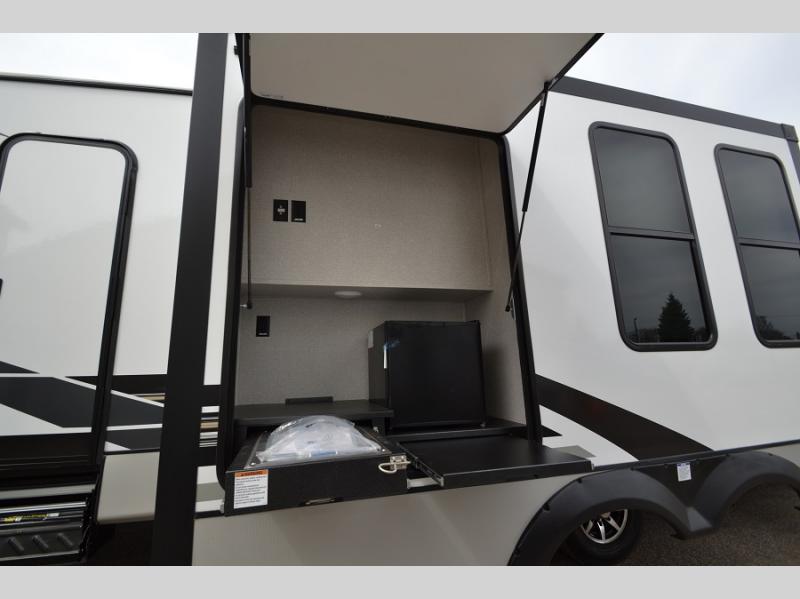 2022 Coachmen Chaparral 373MBRB, $ 69,990