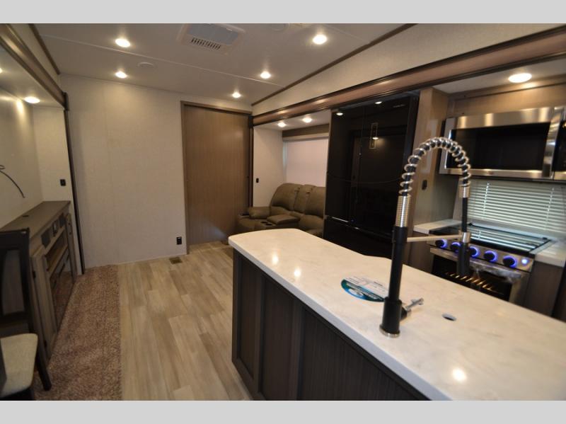 2022 Coachmen Chaparral 373MBRB, $ 69,990