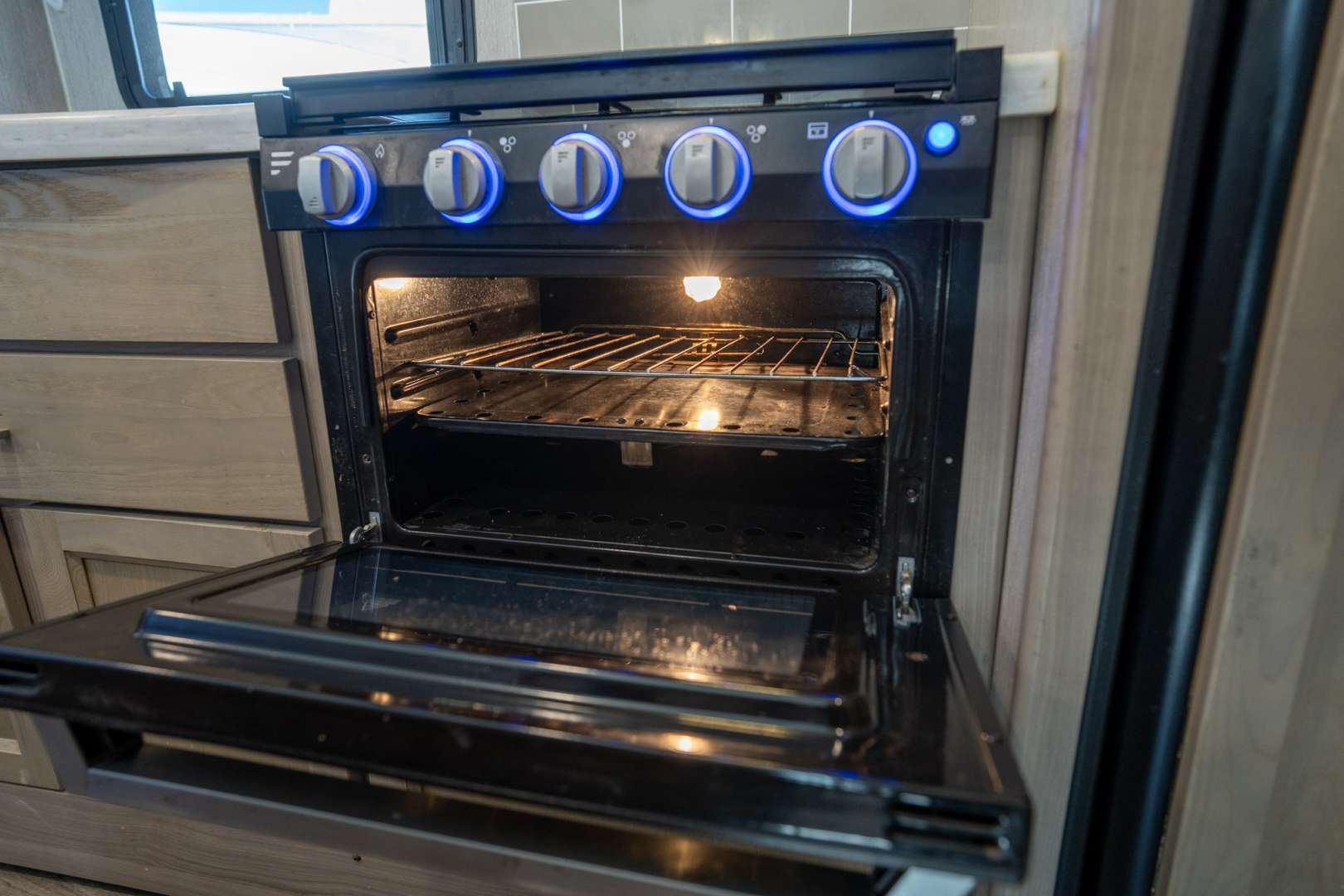 2020 Coachmen Freedom Express Liberty Edition 320B, $ 27,995