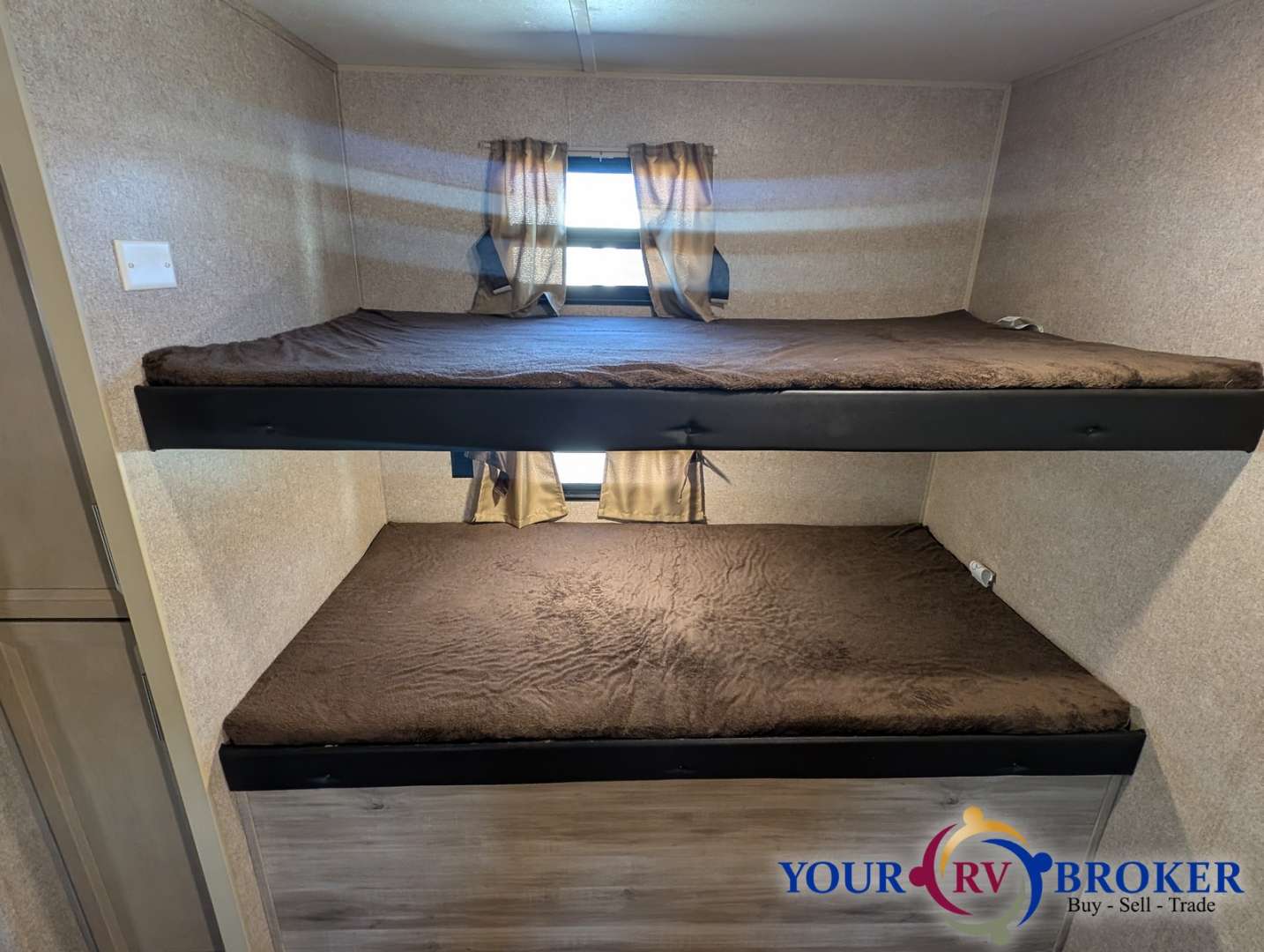 2019 Coachmen Catalina SBX 321BHDS CK, $ 16,900