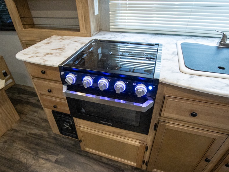 2018 Coachmen Freedom Express Ultra-Lite 192RBS, $ 0