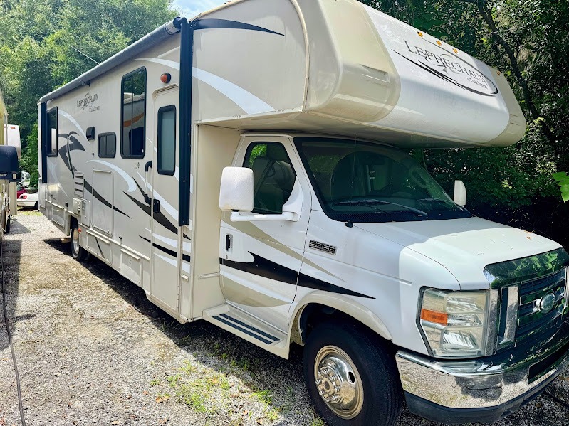 2015 Coachmen Leprechaun 319 DS, $ 38,500