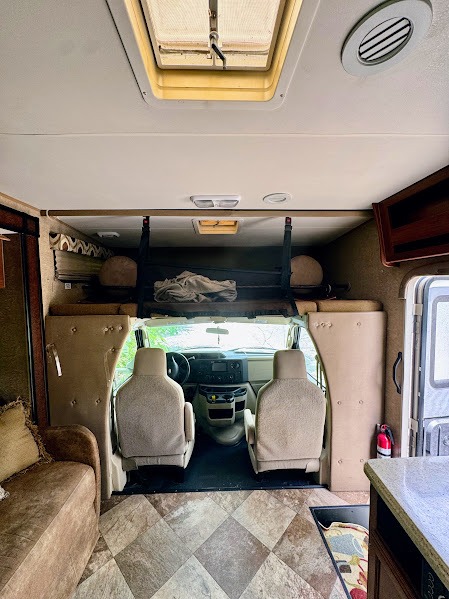 2015 Coachmen Leprechaun 319 DS, $ 38,500