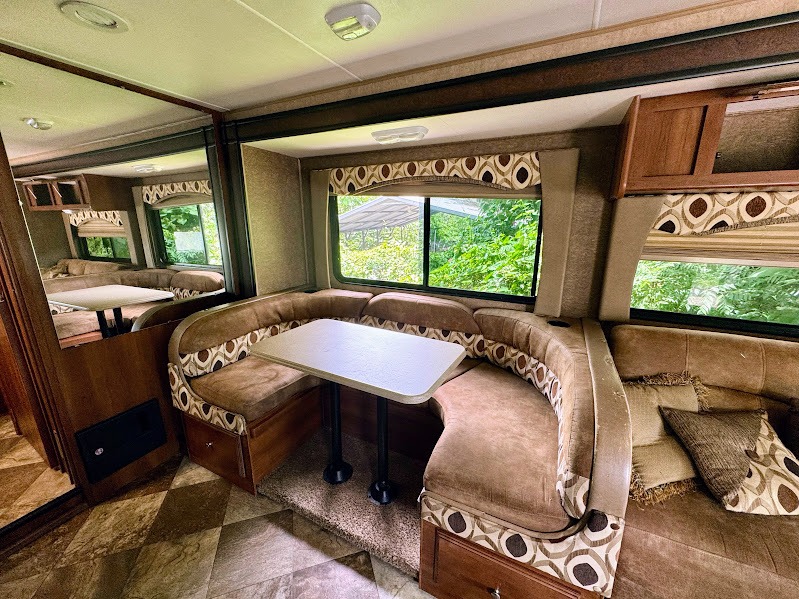 2015 Coachmen Leprechaun 319 DS, $ 38,500