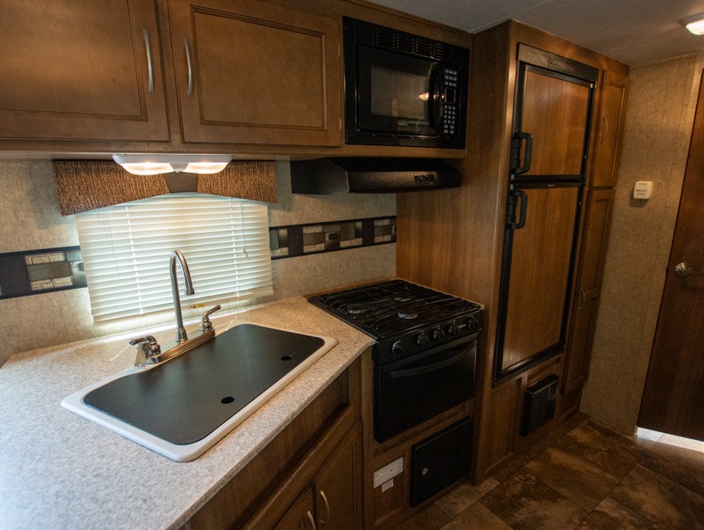 2014 Coachmen Apex Select Series 235BHS, $ 0