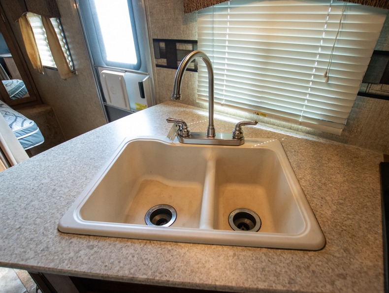 2014 Coachmen Apex Select Series 235BHS, $ 0