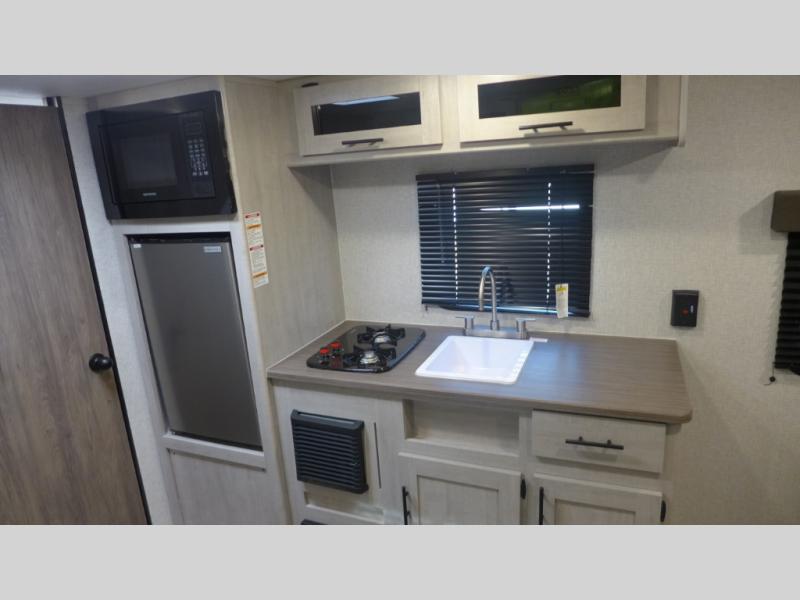 2025 CrossRoads Zinger Lite ZR18RB, $ 20,774