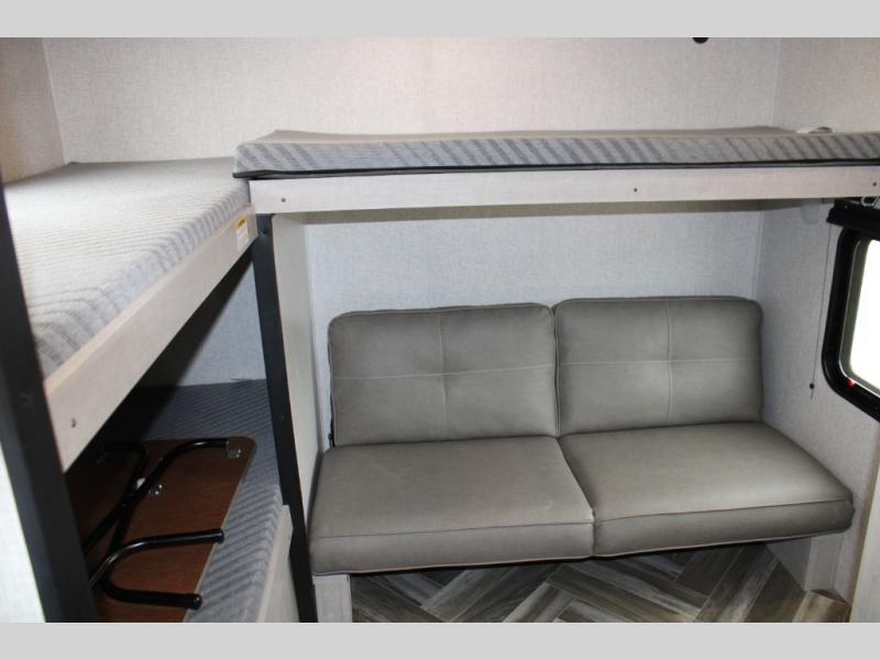 2025 CrossRoads Zinger Lite ZR18QB, $ 21,022