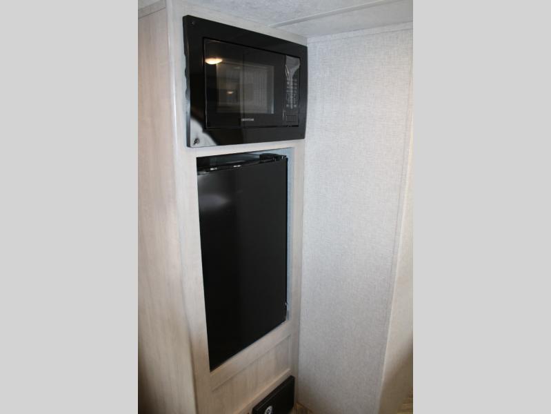 2025 CrossRoads Zinger Lite ZR18QB, $ 21,022