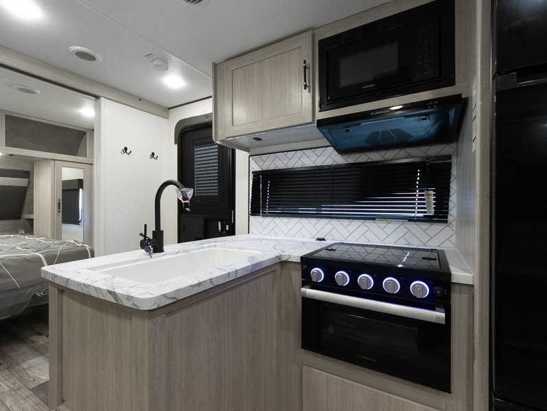 2025 CrossRoads Sunset Trail SS27BHS, $ 46,621