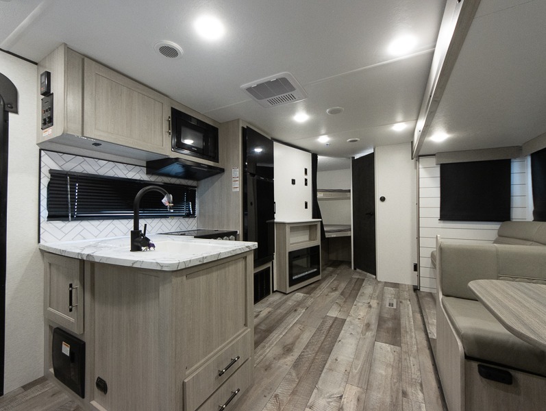 2025 CrossRoads Sunset Trail SS27BHS, $ 46,621