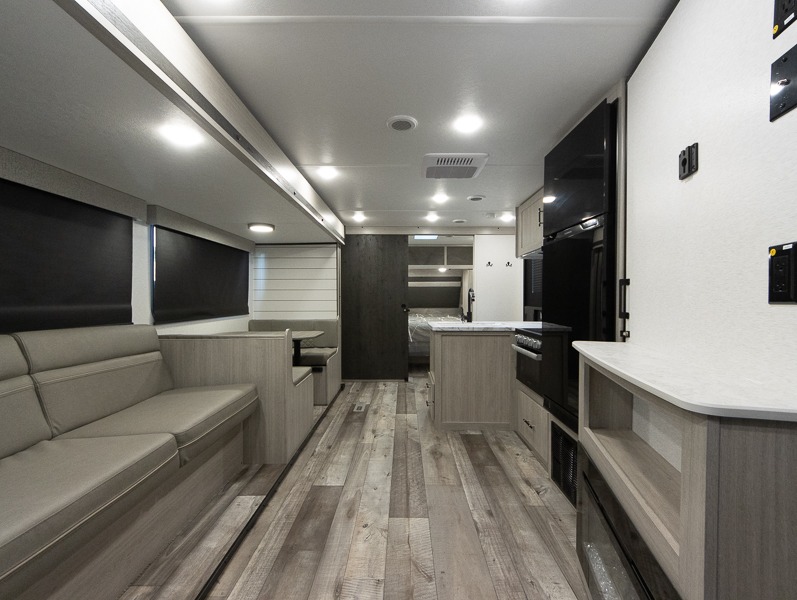 2025 CrossRoads Sunset Trail SS27BHS, $ 46,621