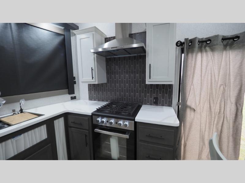 2025 CrossRoads Hampton HP388FKL, $ 104,305