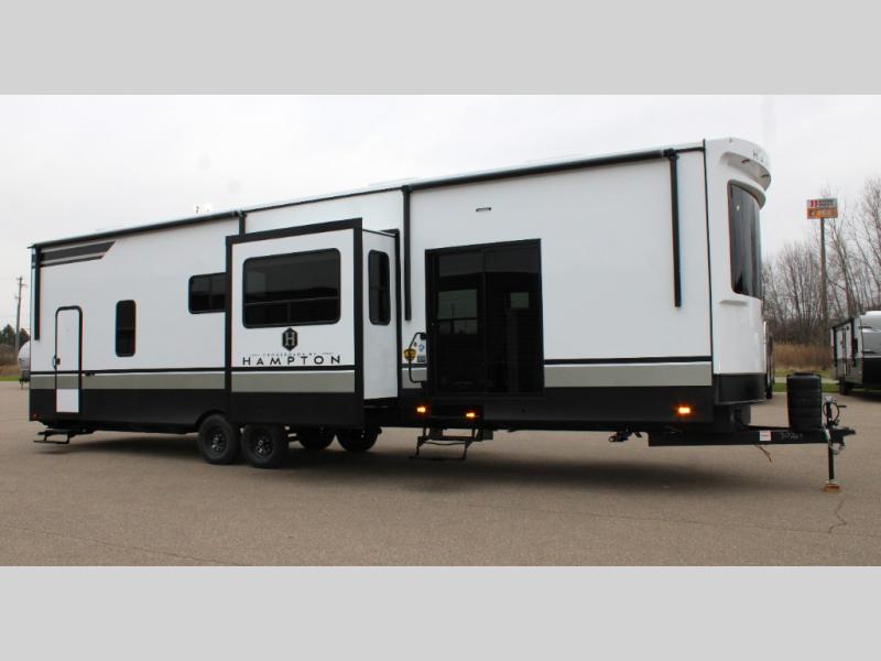 2025 CrossRoads Hampton HP388FKL, $ 104,305