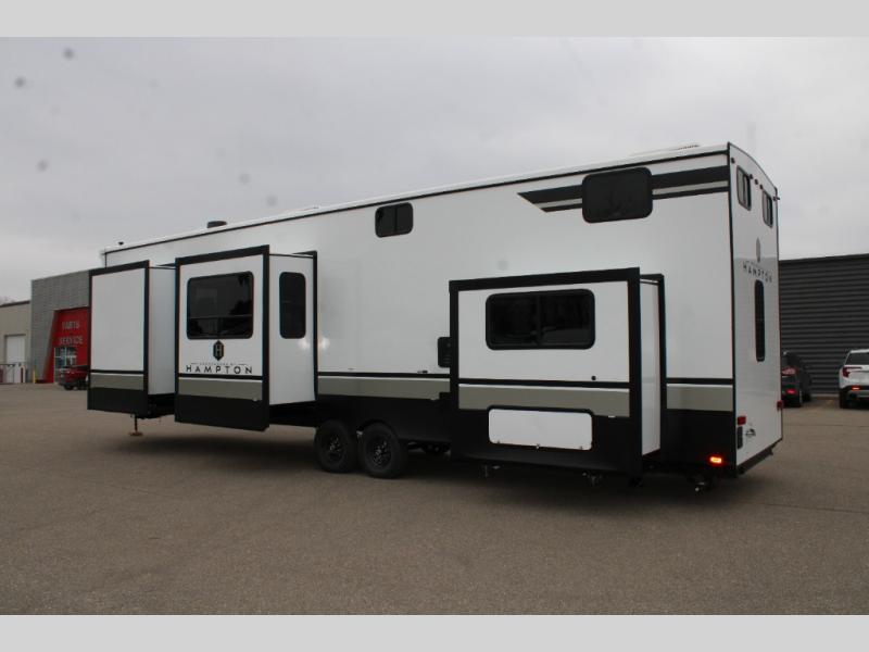 2025 CrossRoads Hampton HP388FKL, $ 104,305