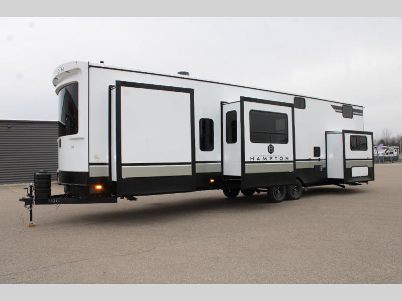 2025 CrossRoads Hampton HP388FKL, $ 104,305