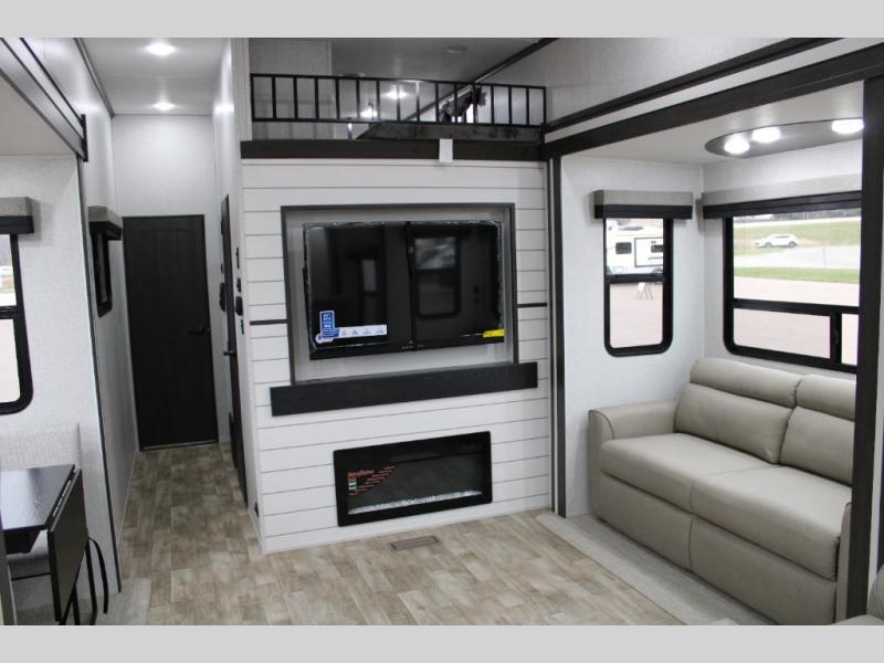 2025 CrossRoads Hampton HP388FKL, $ 104,305