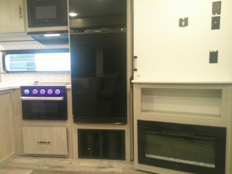 2025 CrossRoads Sunset Trail SS27BHS, $ 46,621