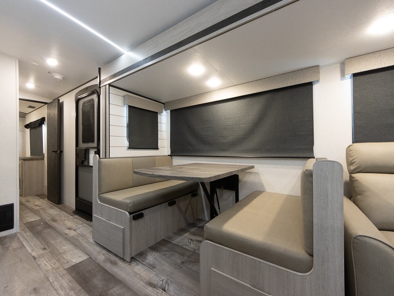 2025 CrossRoads Sunset Trail Super Lite SS330SI, $ 64,309