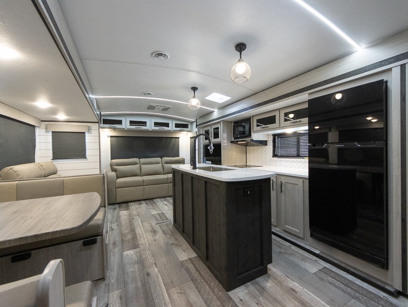 2025 CrossRoads Sunset Trail Super Lite SS330SI, $ 64,309