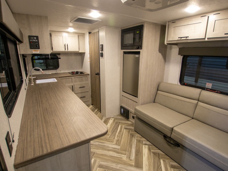 2025 CrossRoads Zinger Lite ZR18RK, $ 23,348