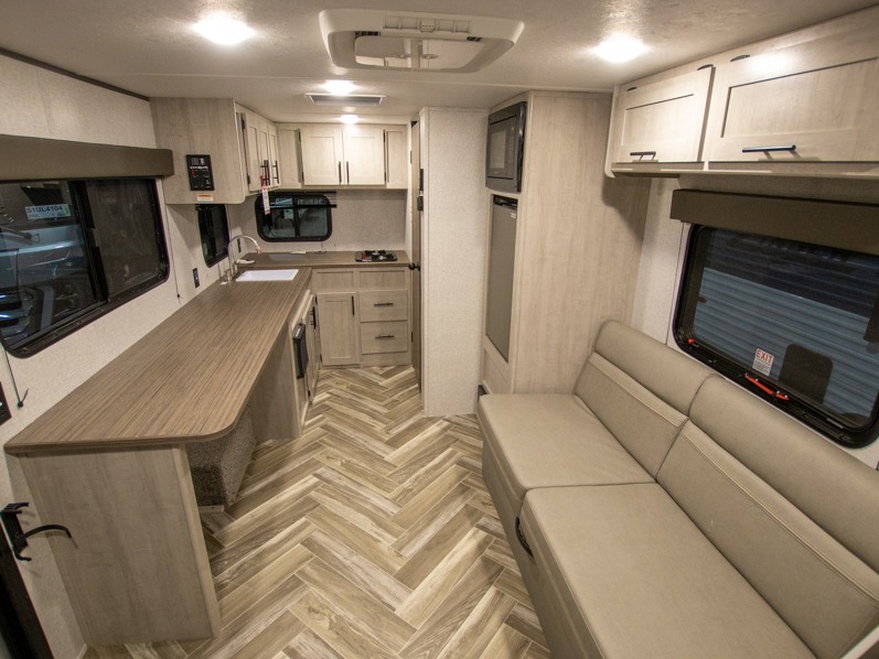 2025 CrossRoads Zinger Lite ZR18RK, $ 23,348