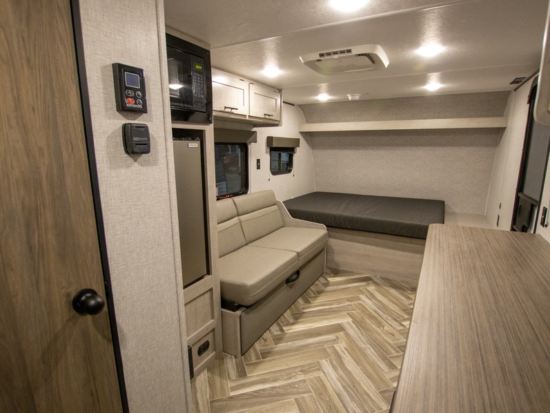 2025 CrossRoads Zinger Lite ZR18RK, $ 23,348