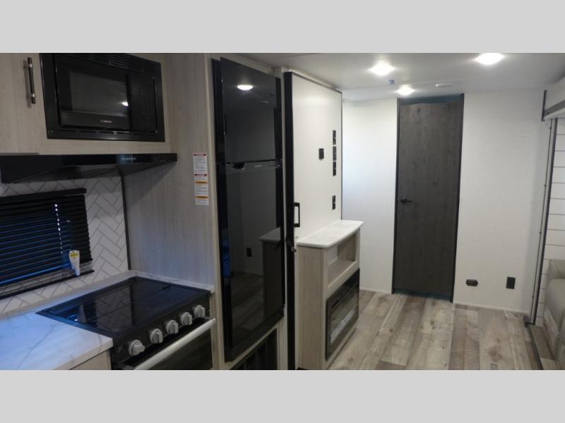 2025 CrossRoads Sunset Trail Super Lite SS26RBS, $ 49,789