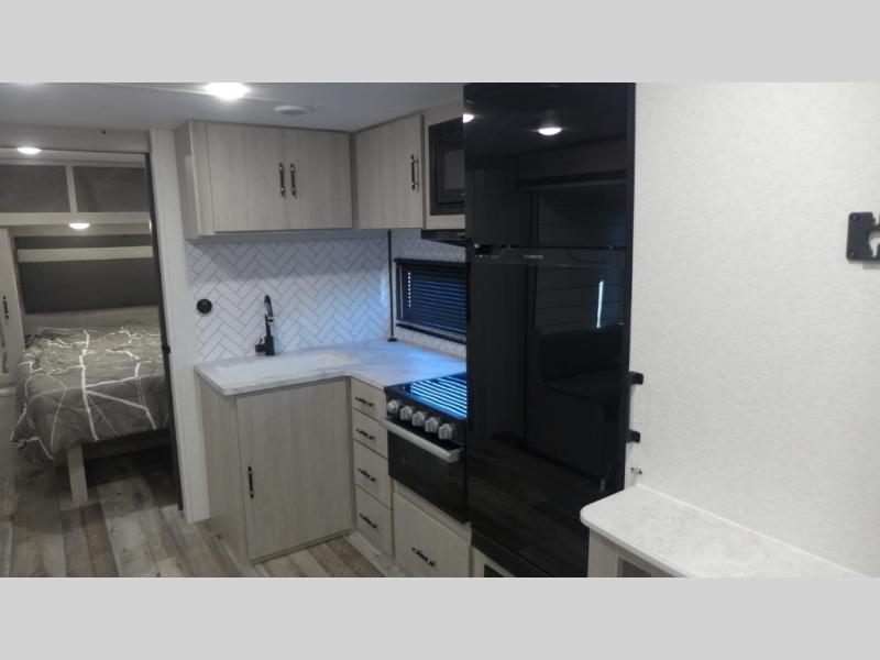 2025 CrossRoads Sunset Trail Super Lite SS26RBS, $ 49,789