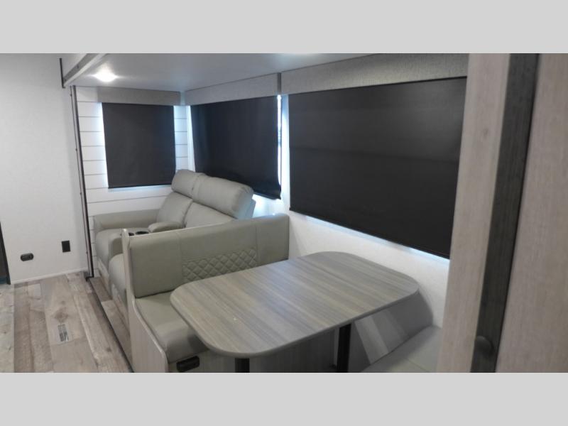 2025 CrossRoads Sunset Trail Super Lite SS26RBS, $ 49,789