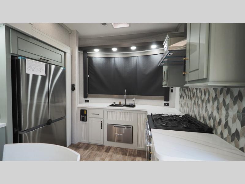 2025 CrossRoads Redwood Regency RW3881FKL, $ 94,990