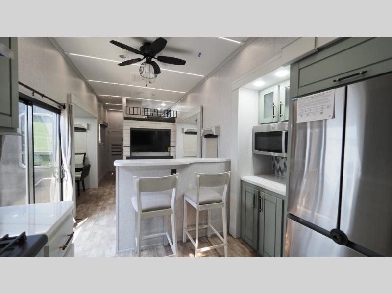 2025 CrossRoads Redwood Regency RW3881FKL, $ 94,990