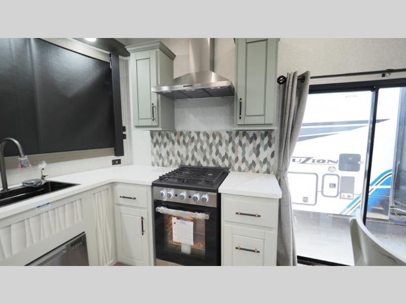 2025 CrossRoads Redwood Regency RW3881FKL, $ 94,990