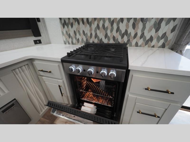 2025 CrossRoads Redwood Regency RW3881FKL, $ 94,990