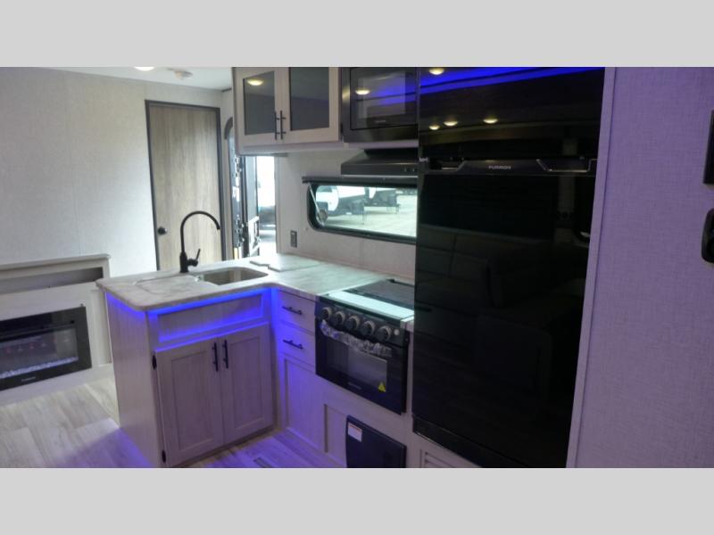 2025 CrossRoads Zinger ZR320FB, $ 50,548