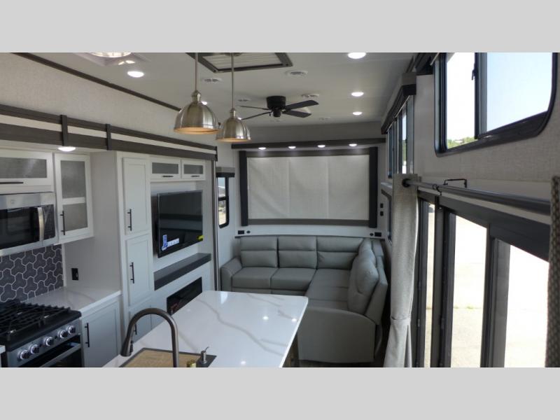 2025 CrossRoads Hampton HP395BAM, $ 108,875