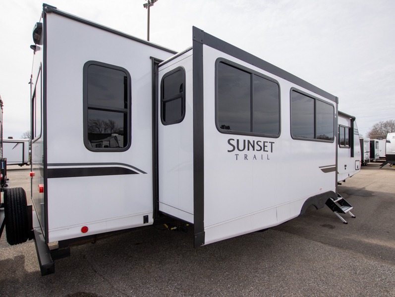 2025 CrossRoads Sunset Trail Super Lite SS330SI, $ 64,309