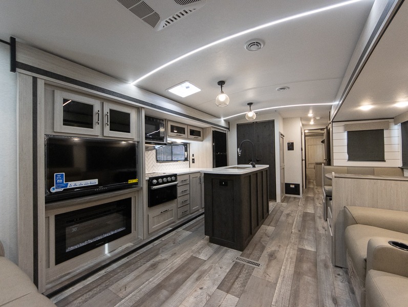 2025 CrossRoads Sunset Trail Super Lite SS330SI, $ 64,309