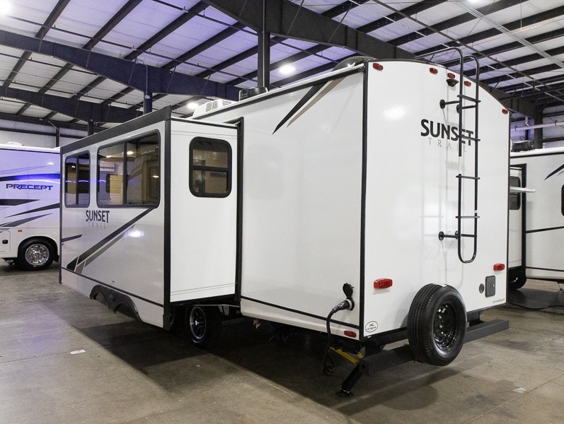 2024 CrossRoads Sunset Trail Super Lite SS253RB, $ 55,597