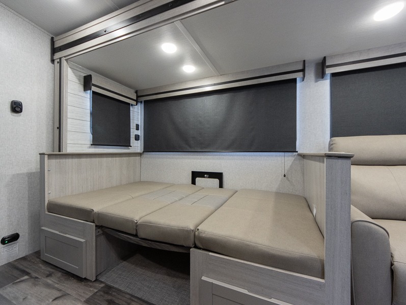 2024 CrossRoads Sunset Trail Super Lite SS253RB, $ 55,597