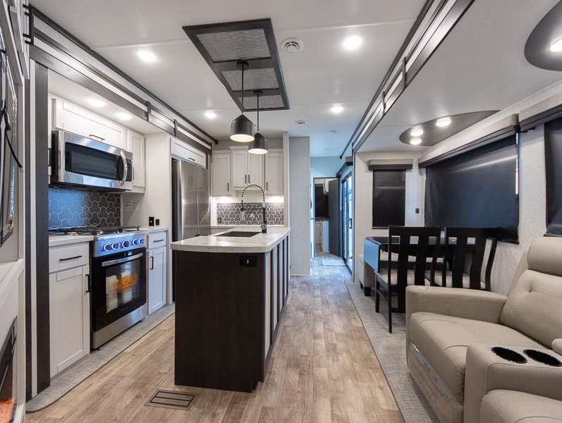 2024 CrossRoads Hampton HP378DBB, $ 64,990