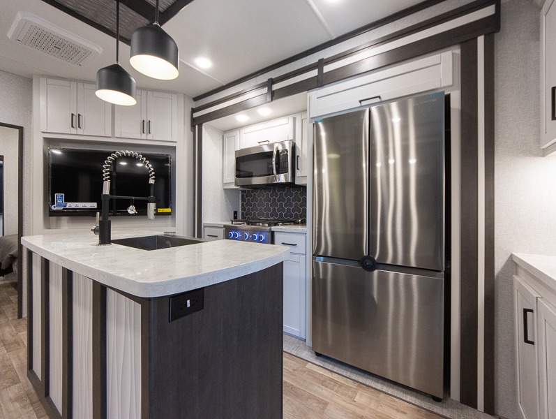 2024 CrossRoads Hampton HP378DBB, $ 64,990