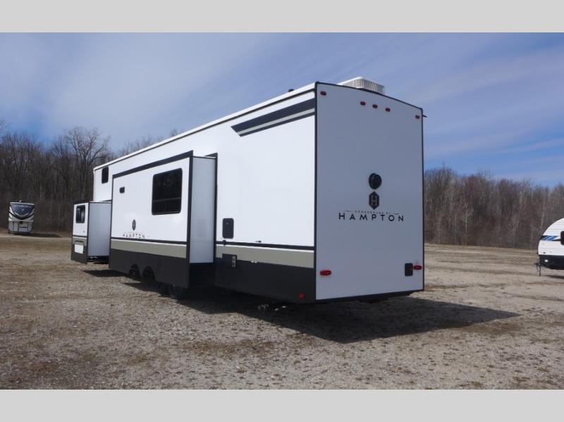 2024 CrossRoads Hampton HP390PVL, $ 104,082